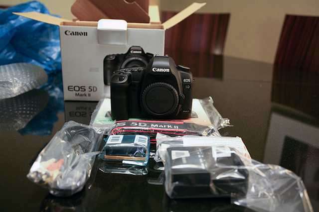 Nikon D700 DSLR-Kamera, Canon EOS 5D Mark II Pro SLR Kamera,